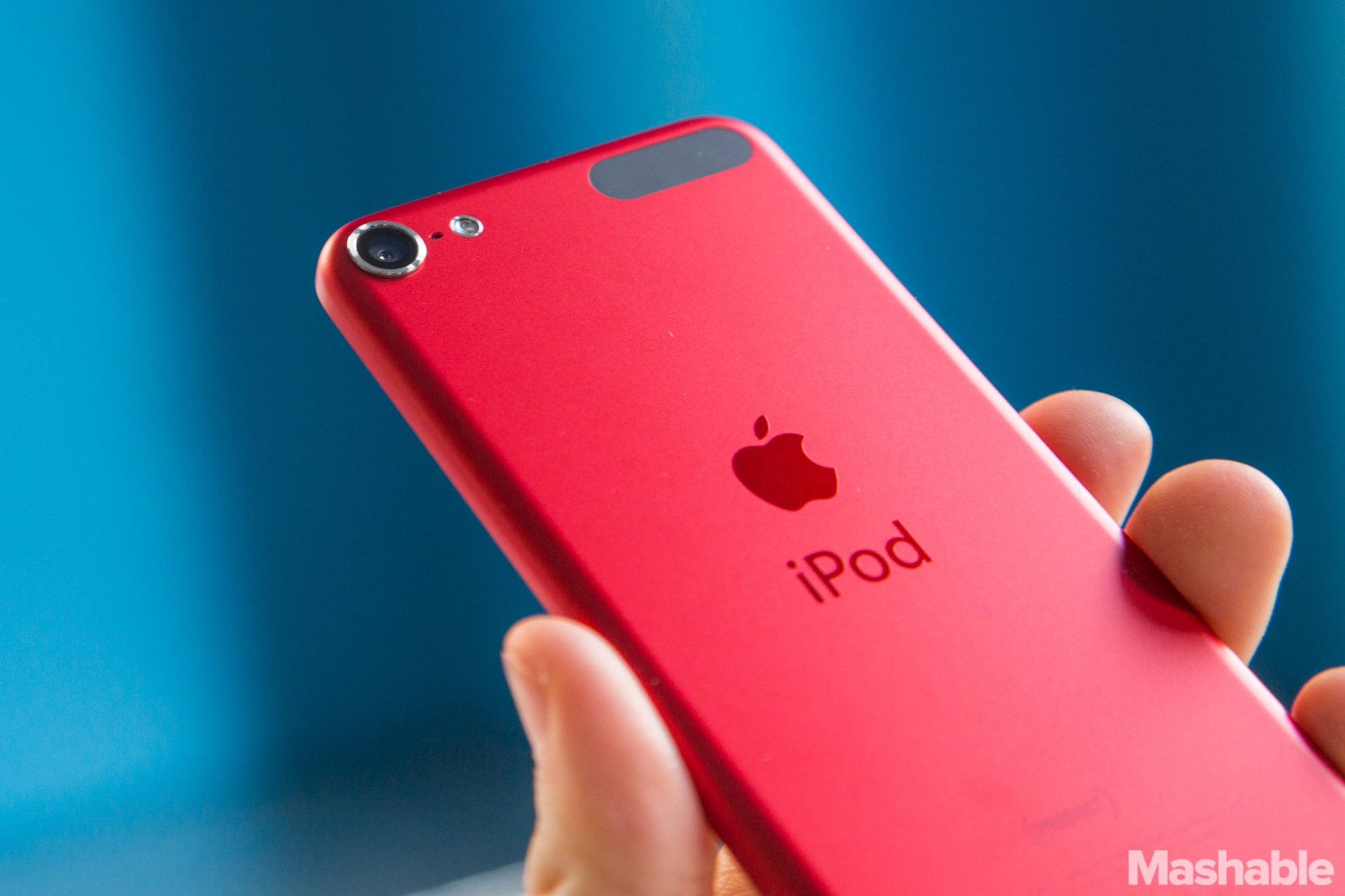 Apple_iPods_ProductRed-15