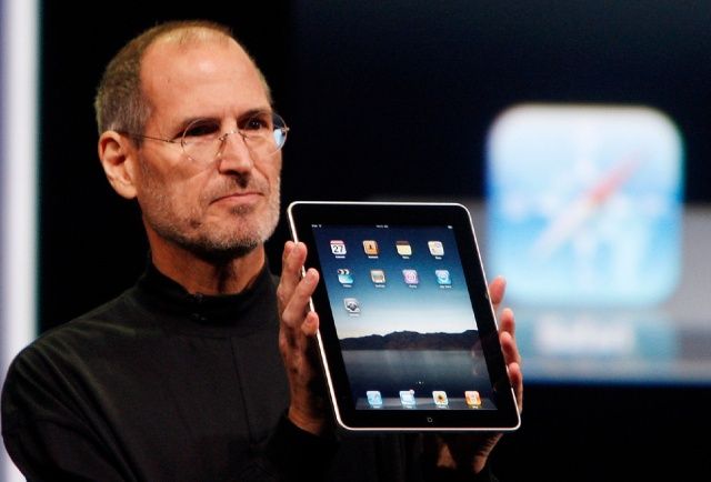Steve-Jobs-and-original-iPad