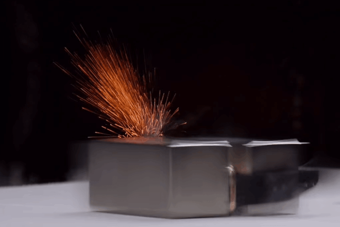 Magnet vs Apple Watch Edition - svetapple.sk Magnet vs Apple Watch Edition - svetapple.sk