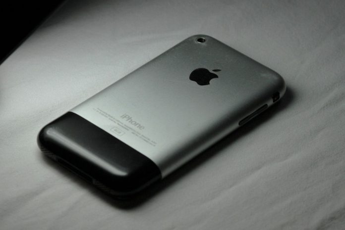 iPhone 2G oslavuje 12. rokov od svojho predstavenia. - svetapple.sk
