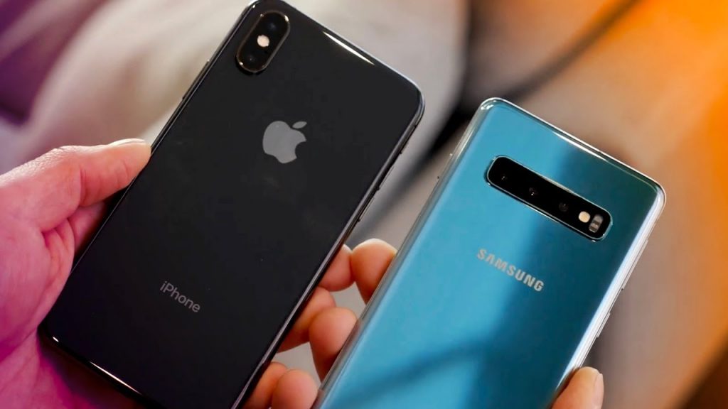 Samsung vám vymení starý iPhone za nový Galaxy S10. Dostanete stovky eur.