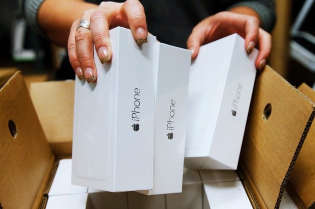 Študenti podvodom na Apple zarobili takmer milión dolárov. Reklamovali falošné iPhony. - svetapple.sk
