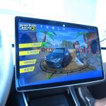 Tesla podporuje videohry. Na kokpite si zahráš populárnu racingovku. - svetapple.sk