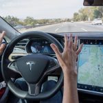 Tesla šoférovala, vodič spal. Elon Musk upozorňuje, že autopilot stále nie je 100%! - svetapple.sk
