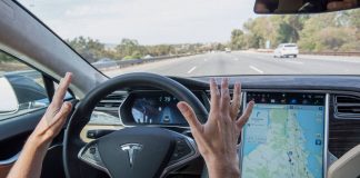 Tesla šoférovala, vodič spal. Elon Musk upozorňuje, že autopilot stále nie je 100%! - svetapple.sk