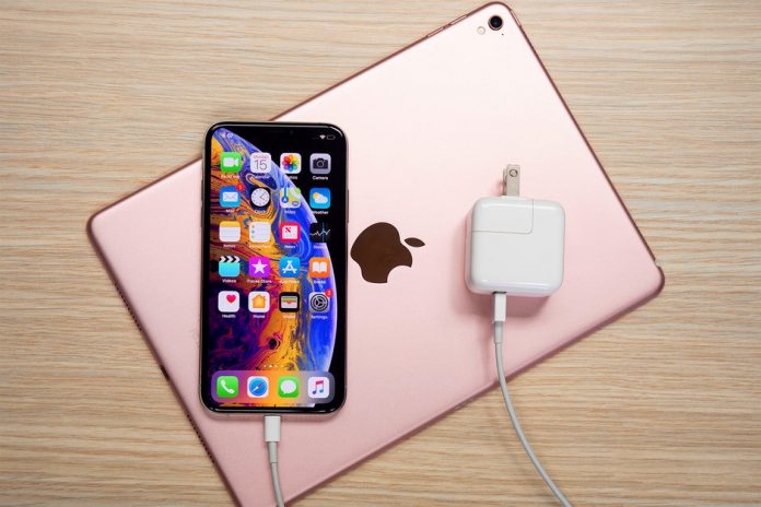 iPhone budeme nabíjať rýchlejšie Balenie nás v septembri poteší. - svetapple.sk