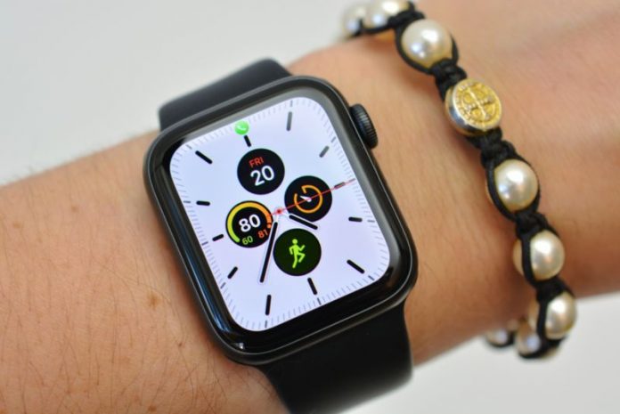 Apple Watch Series 5 sú skoro rovnaké ako Series 4. Majú ale väčšiu batériu. - svetapple.sk