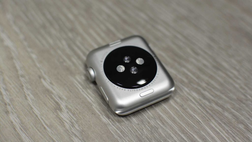 Rozbité Apple Watch prešli reklamáciou. Nikdy sa nevzdávajte.