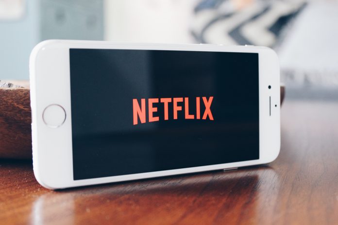 Netflix chce zabrániť zneužívaniu rodinného zdieľania. - svetapple.sk