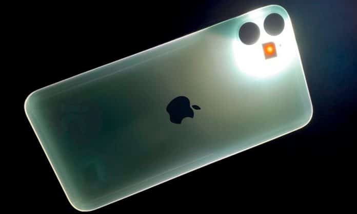 Takto môže žiariť iPhone 11 v tme. Môže za to konštrukcia zadnej strany zariadenia. - svetapple.sk