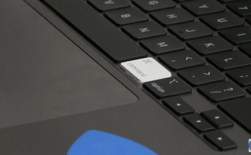 Rozobratá klávesnica MacBook Pro 16".