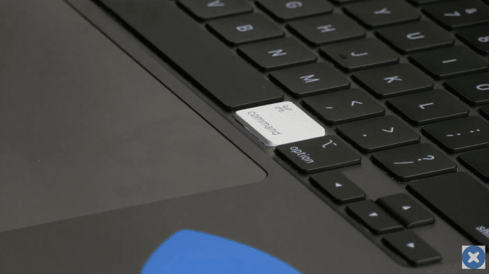 Rozobratá klávesnica MacBook Pro 16".