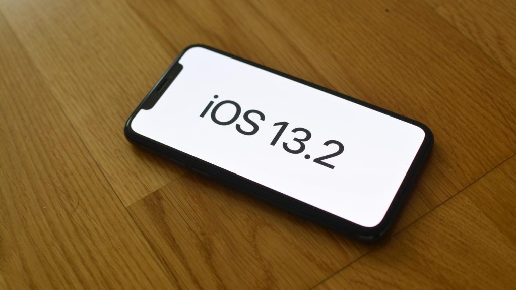 iOS 13.2 má problém. Počas náročnejších operácii sa na ňom zastavujú aplikácie. 