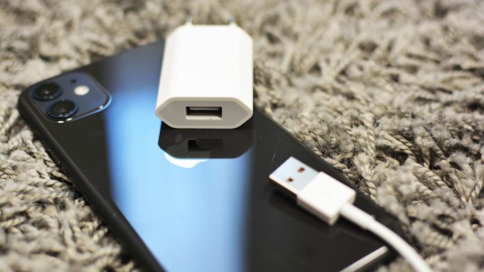 Prečo nie je koncovka USB-C aj pri iPhone 11? Z istého pohľadu to dáva zmysel.