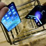 Muž vyhodil Samsung Galaxy Fold, iPhone 11 Pro Max a Nokiu 3310 z 20. poschodia. Ako to dopadlo? - svetapple.sk