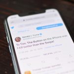 Donald Trump by chcel jednu funkciu z iPhonu späť. Radí Timovi Cookovi cez Twitter.