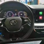 Nová Škoda Octavia prinesie podporu bezdrôtového CarPlay. Pozrite sa ako vyzerá jej infotainment.
