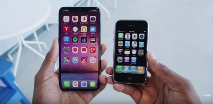 Pozrite si porovnanie originálneho iPhonu 2G a iPhonu 11 Pro. Rozdiel je 12 rokov!