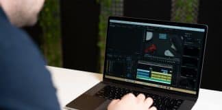 Apple oficiálne prestalo predávať MacBook Pro 15".