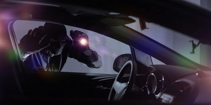Žene ukradli auto, pomocou Find my iPhone sledovala zlodejov.