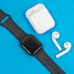 Návod: Ako zistiť stav batérie AirPods na hodinkách Apple Watch.