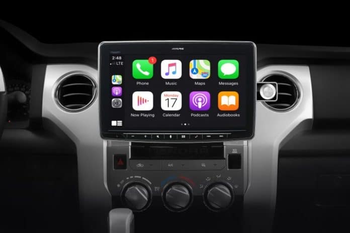 Alpine a Pioneer CarPlay