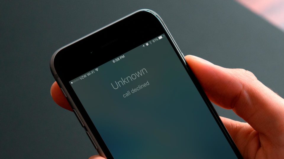 Návod: Ako odmietnuť hovor na iPhone, keď tu nie je tlačidlo?