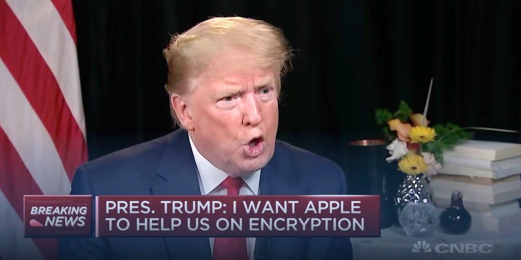 Donald Trump opäť komentuje spoločnosť Apple kvôli zabezpečeniu.