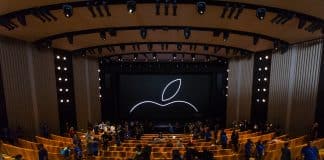 Apple sa stretne s akcionármi. Udalosť sa bude konať v divadle Steva Jobsa.