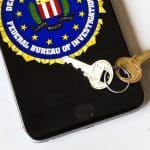 FBI chce aby Apple odomklo iPhone strelca z Floridy.