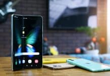 Petr Mára vyskúšal Samsung Galaxy Fold a porovnal ho s iPhonom.