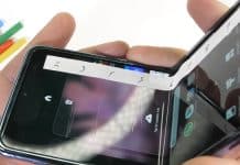 Rana pre ohybné displeje. Nový Samsung Galaxy Z Flip poškriabete nechtom.