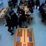 Zlodeji vykradli 2 Apple Store v priebehu 30 minút. Na druhý deň sa lúpež opakovala.