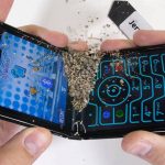 Ďalšie video ukazuje nedostatky Moto Razr 2020 s flexibilným displejom.