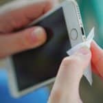 Ako vydezinfikovať iPhone? Toto odporúča Apple.