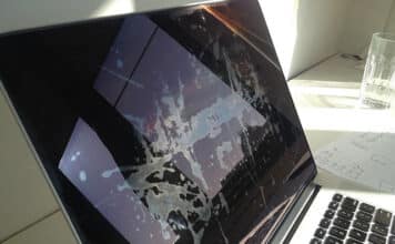 MacBook Air s Retina displejom má problémy s antireflexnou vrstvou.