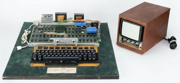 Počítač Apple-1 sa podarilo vydražiť za skoro pol milióna dolárov!