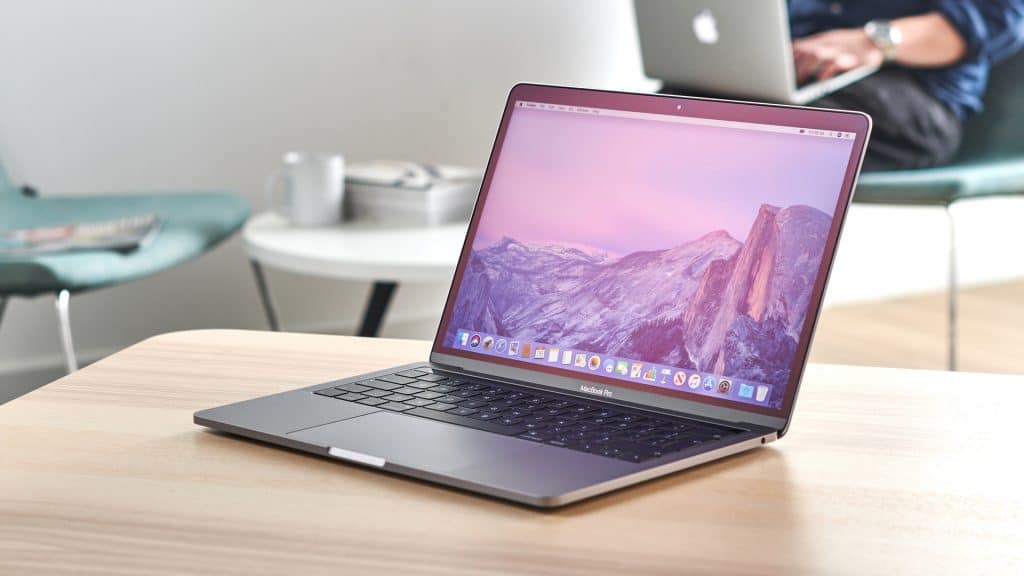 Nový MacBook Pro 13" príde na budúci mesiac.