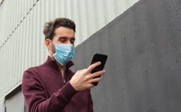 EU žiada, aby všetky krajiny používali rovnakú appku na monitorovanie ľudí s COVID-19.