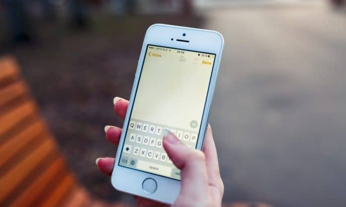 Návod: Ako na iPhone napísať poznámku z uzamknutej plochy? (skrytá funkcia).