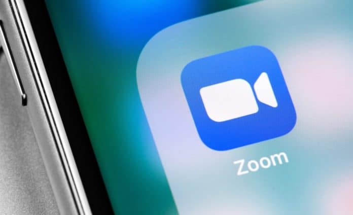 ZOOM má ďalší problém. Hackeri predávajú 500 000 jeho účtov na internete.