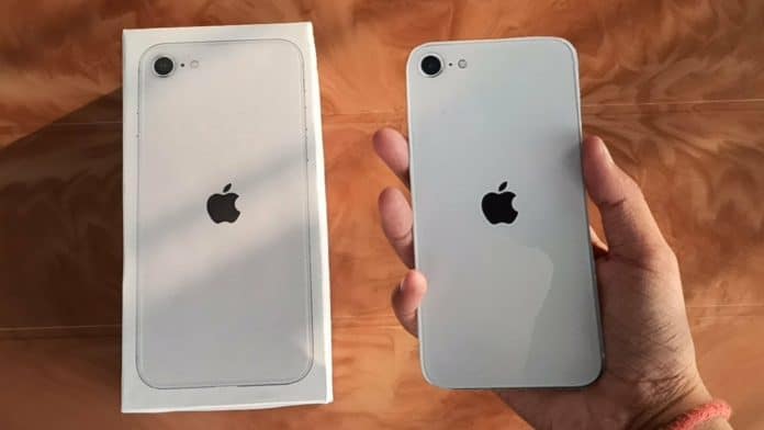 Unobixng - iPhone SE 2. generácie. Pozrite sa ako vyzerá "naživo".