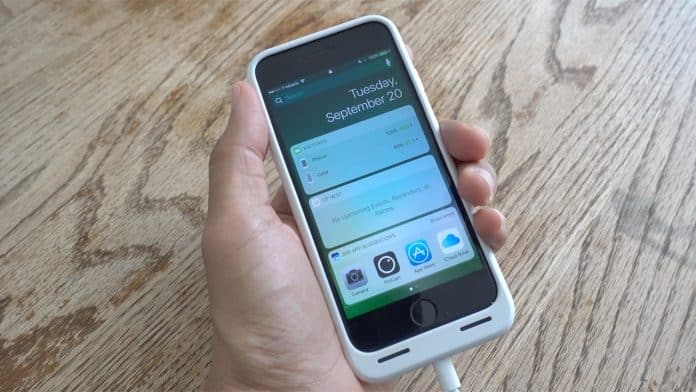 Smart Battery Case pre iPhone 7 funguje aj na iPhone SE 2. generácie.