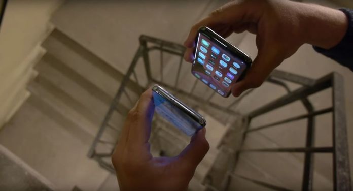 iPhone 11 Pro a Samusng Glaaxy S20 hodil zo 60 metrového schodiska. Ako to dopadlo?