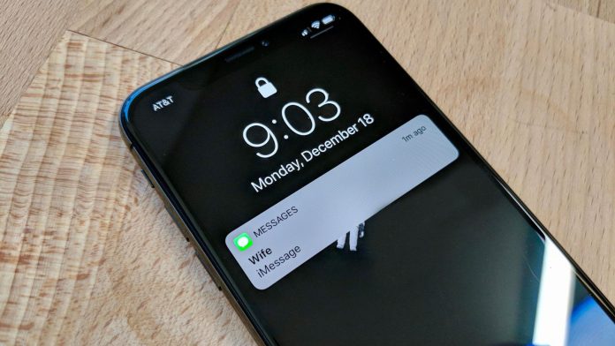 FBI sa nemôže bez príkazu ani len pozrieť na displej iPhonu.