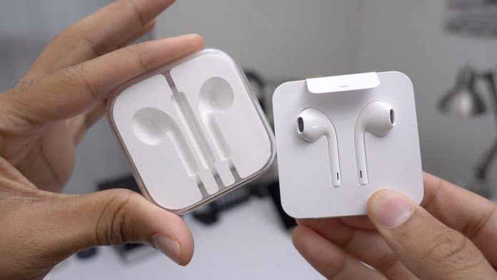 iPhone 12 nebude mať v balení slúchadlá. Apple chce zvýšiť predaje AirPods.