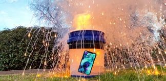 Prežije iPhone výbuch pri kontakte sodíka s vodou?