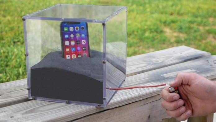 iPhone 11 vs. pušný prach. Neuveríte ako to dopadlo.