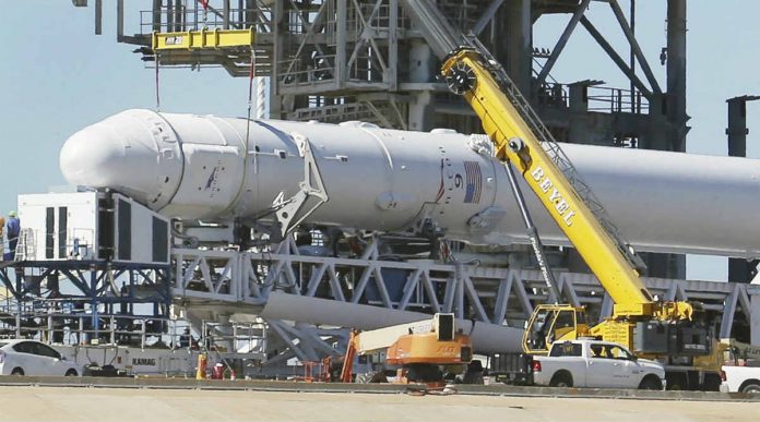 Štart vesmírnej lode od SpaceX bol odložený pre zlé počasie. Kedy bude druhý pokus?
