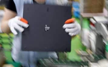 Sony vyrobí PlayStation 4 za 30 sekúnd. Ako je to možné?